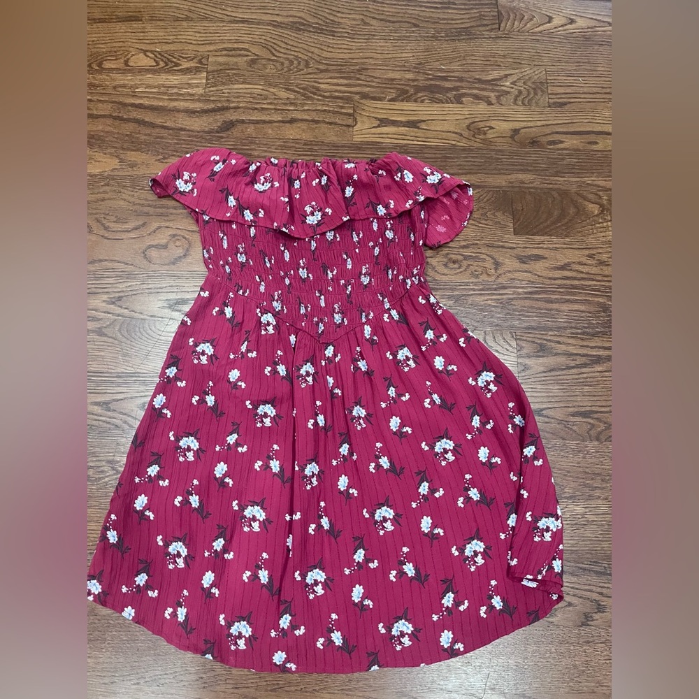 Dress - off the shoulder or pull up on shoulders